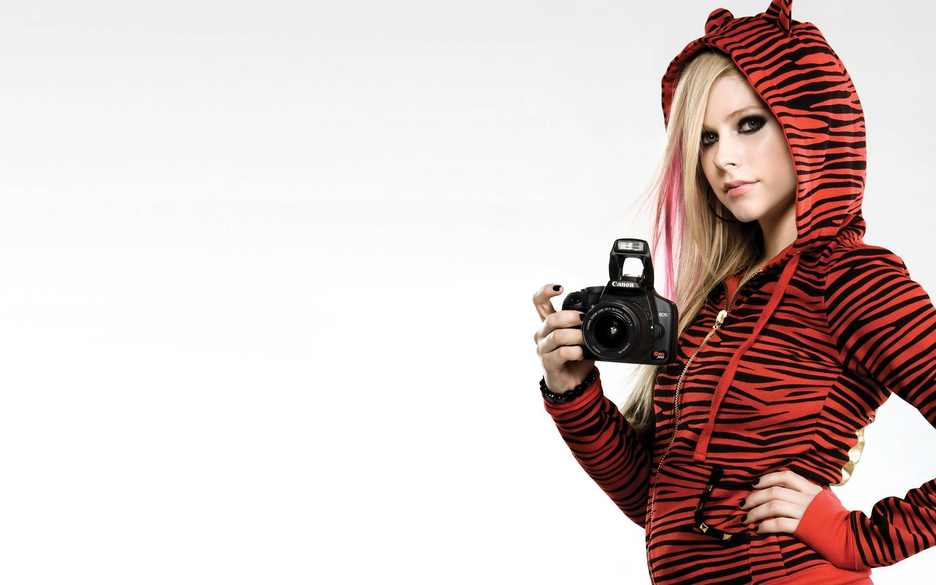 Avril Lavigne, tiger jacket, red tiger-striped hoodie, Full HD Desktop Wallpaper