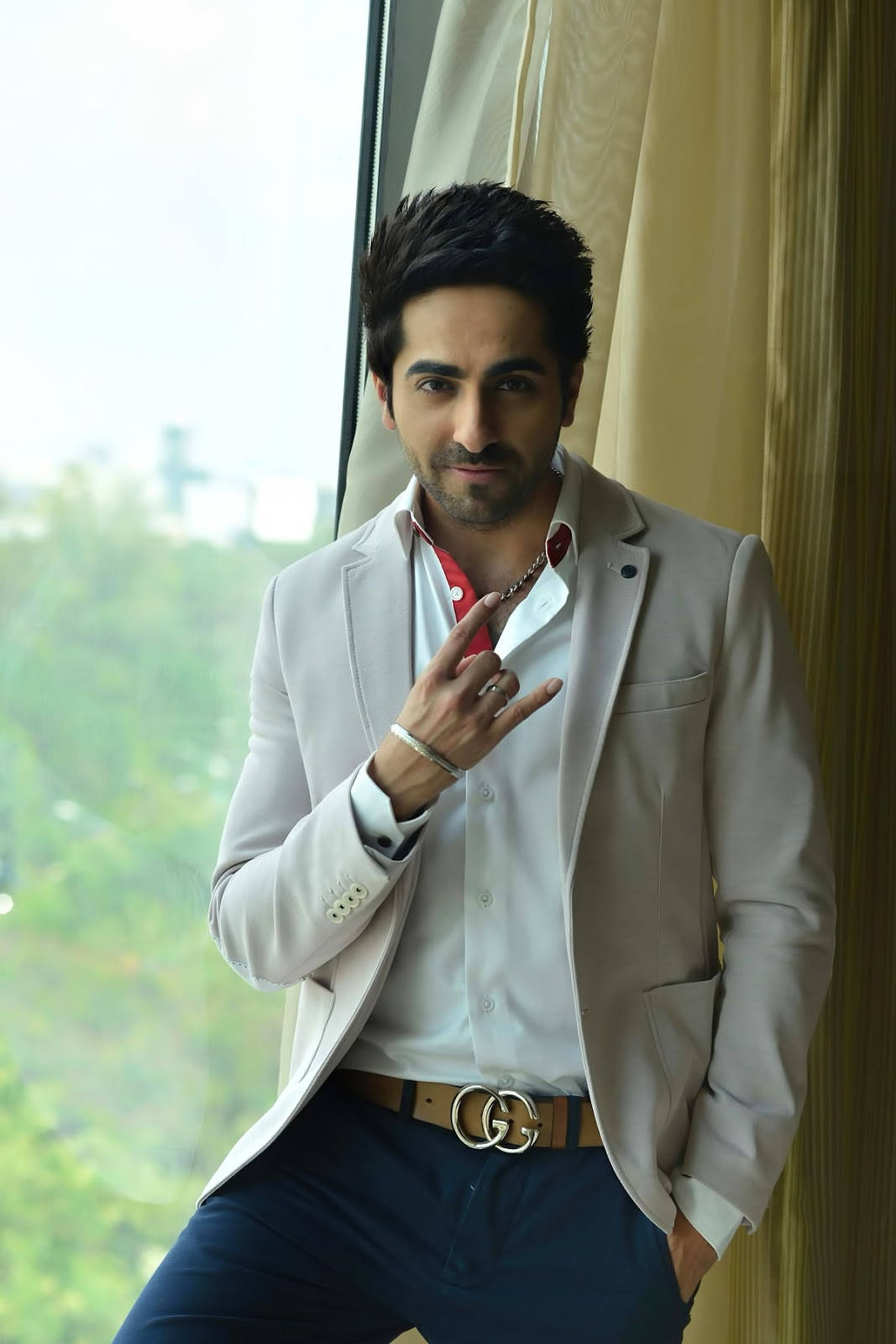 Ayushmann Khurrana, light blazer, red shirt, HD Phone Wallpaper