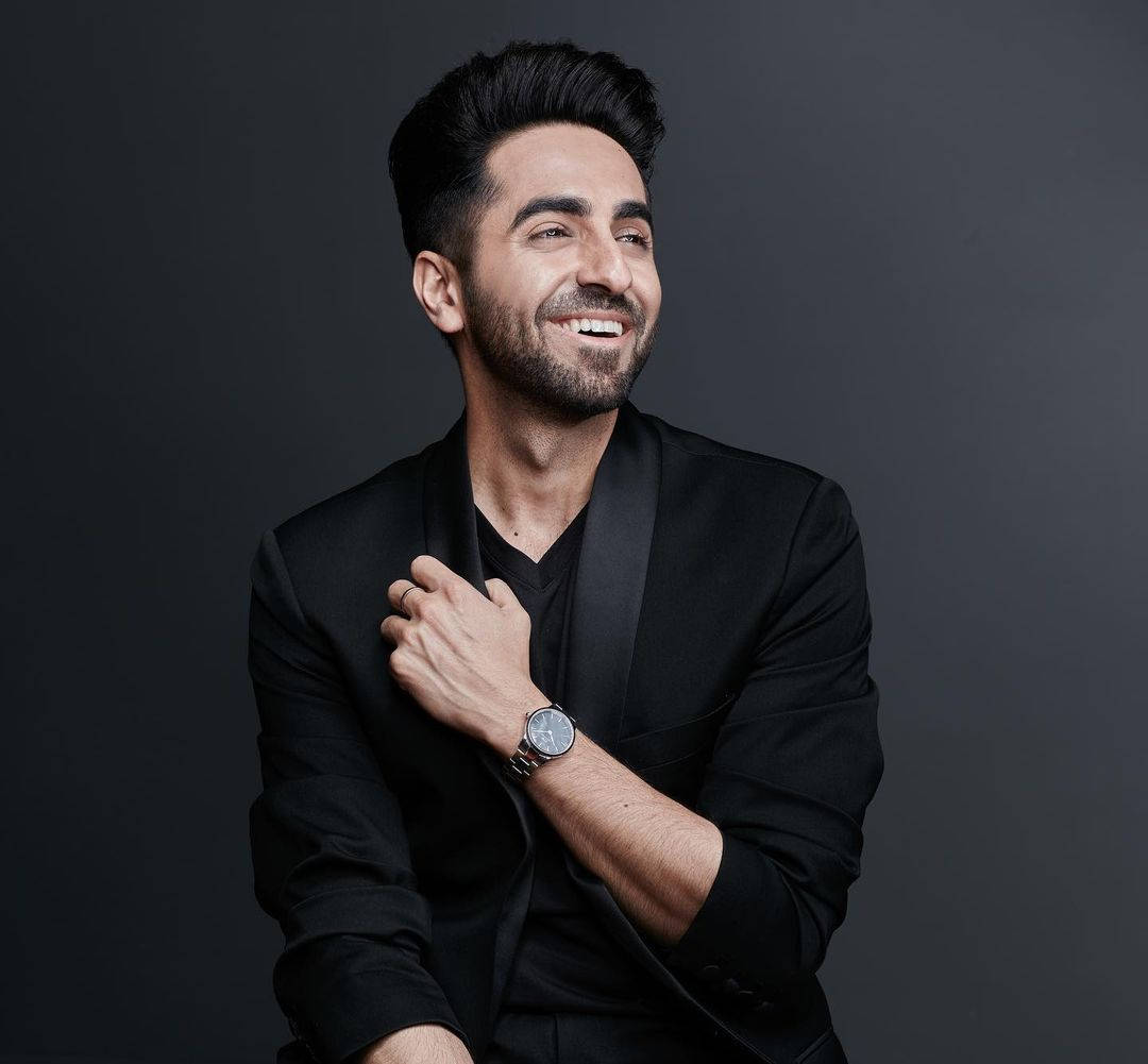 Ayushmann Khurrana, all black attire, black suit, SD Desktop Wallpaper