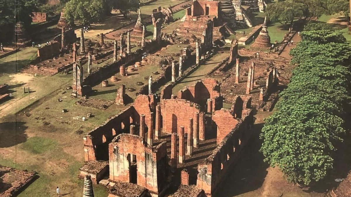 Ayutthaya Historical Park, ancient red brick temple ruins, scattered stupas, SD Desktop Wallpaper