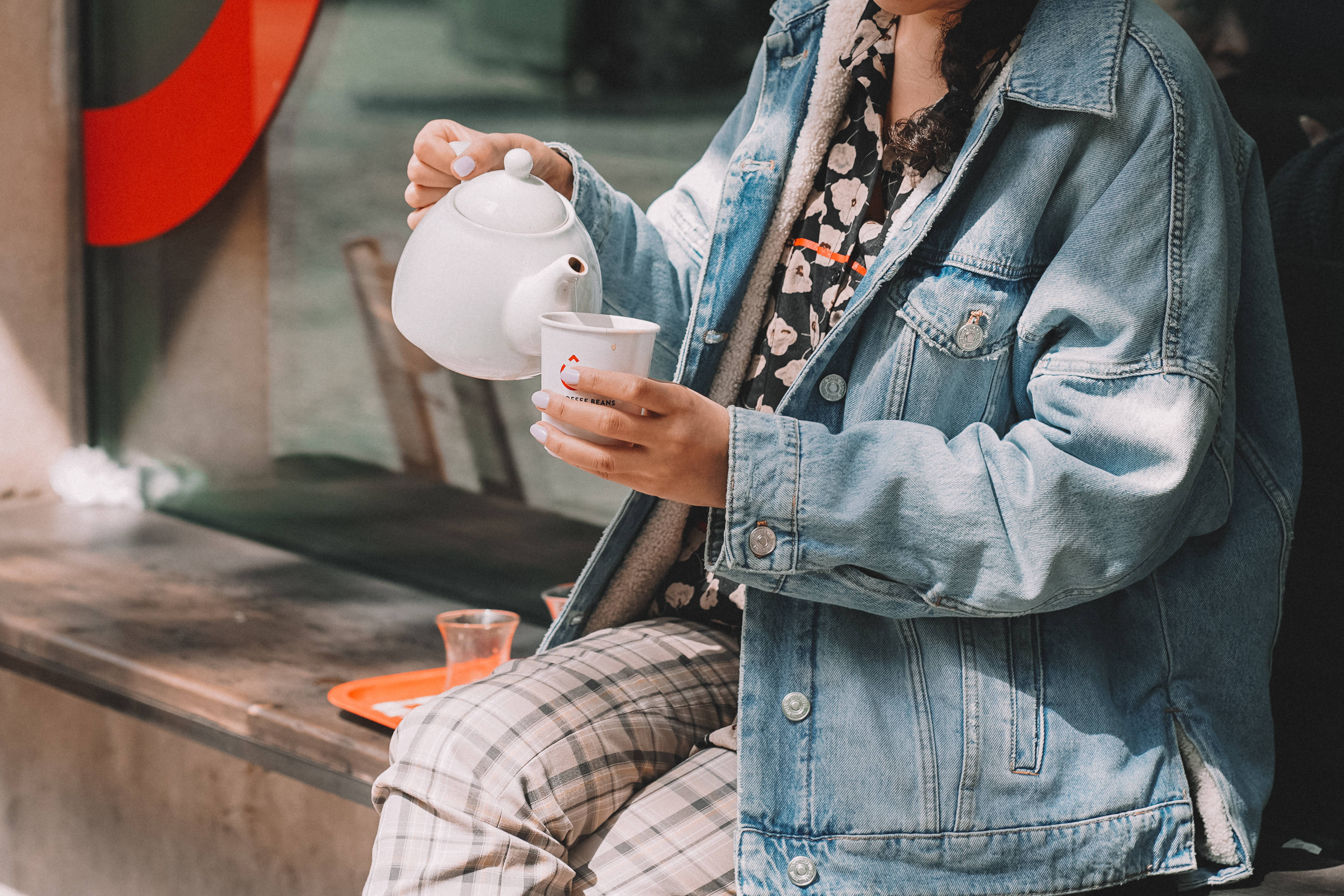 Azerbaijan, denim jacket, white kettle, 2K Desktop Wallpaper