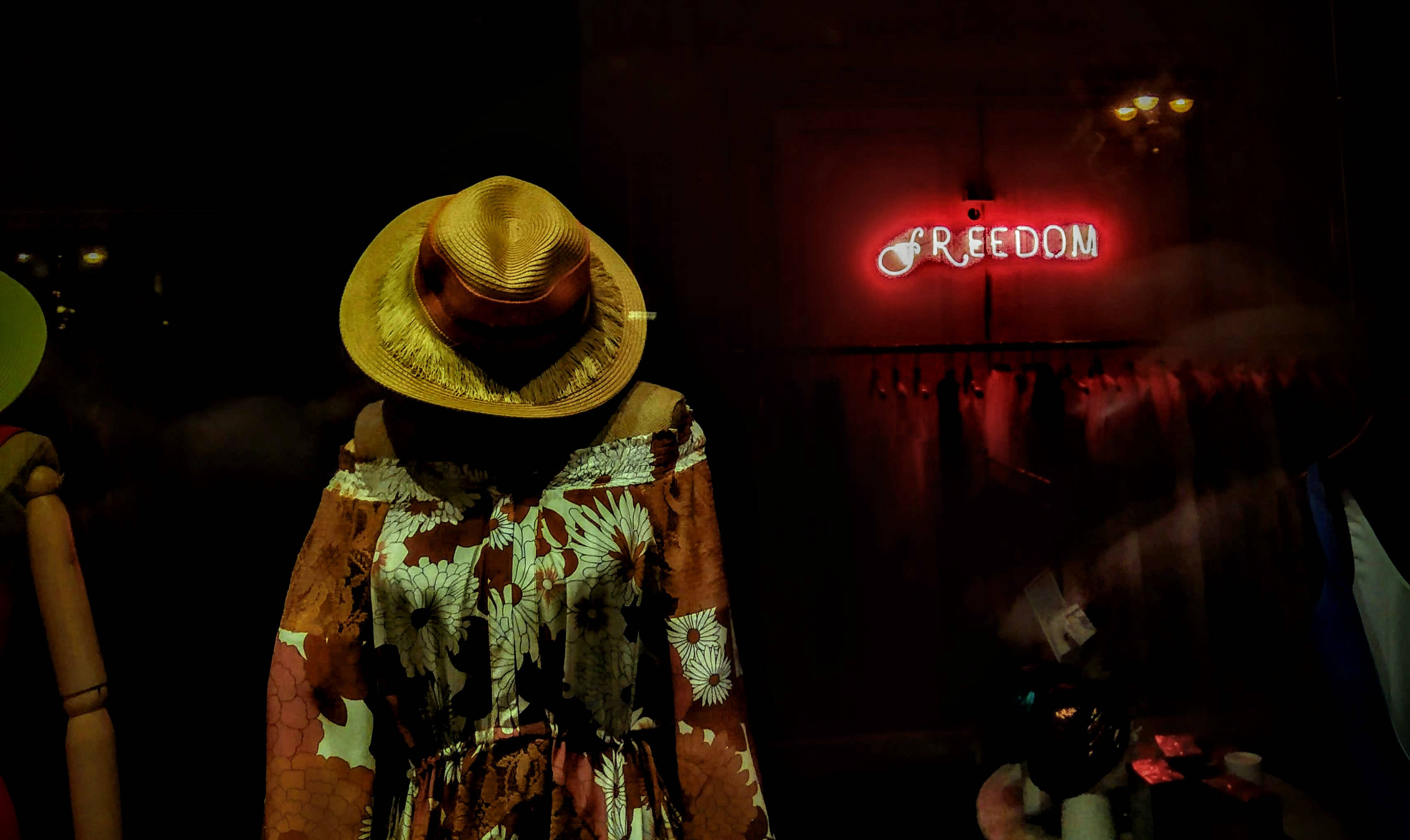 Azerbaijan, floral dress, straw hat, 2K Desktop Wallpaper