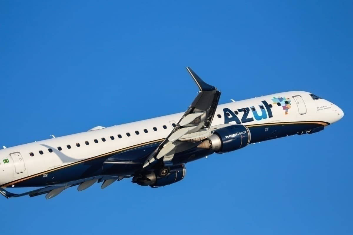 Azul Airlines, passenger jet, clear blue sky, SD Desktop Wallpaper