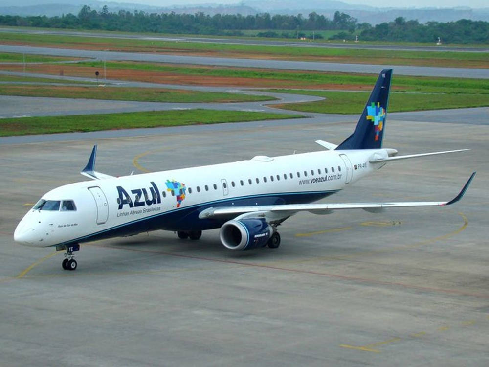 Azul Airlines, runway, white, SD Desktop Wallpaper