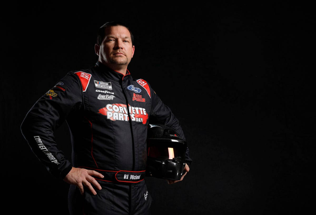 B.J. McLeod, Corvette Parts net racing suit, black and red, SD Desktop Wallpaper