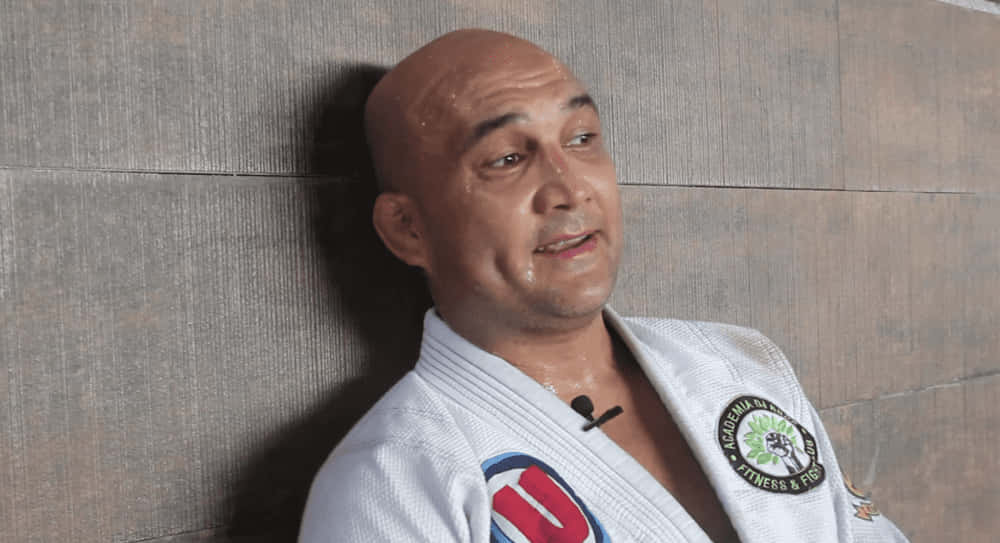 B.j. Penn, white martial arts gi, textured gray wall, SD Desktop Wallpaper