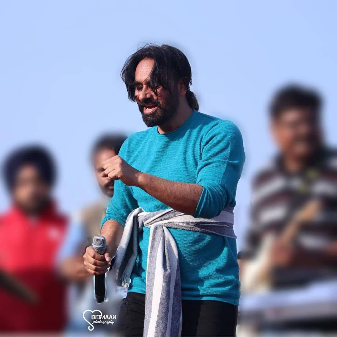 Babbu Maan, teal shirt, microphone, SD Desktop Wallpaper