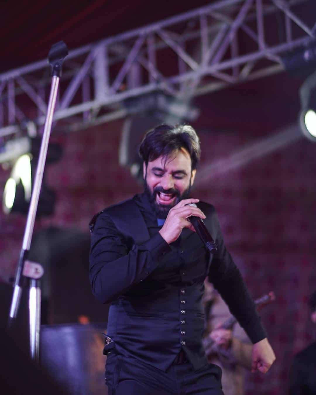 Babbu Maan, lit stage, metal trusses, HD Phone Wallpaper