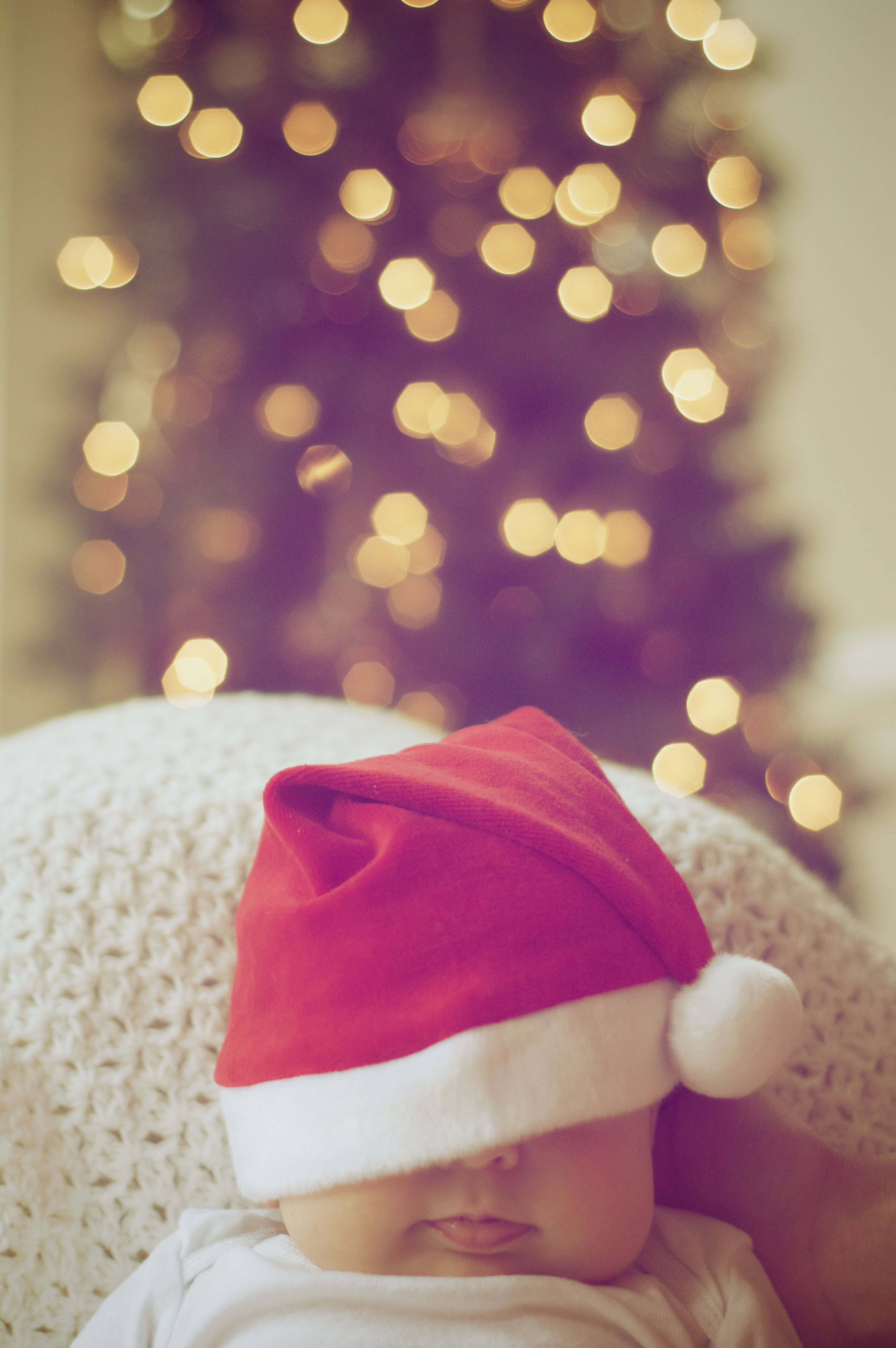 Santa hat, red Santa hat, knit blanket, 5K Phone Wallpaper