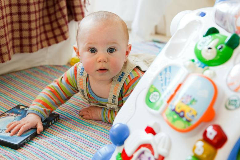 baby boy, striped clothes, colorful striped blanket, SD Desktop Wallpaper