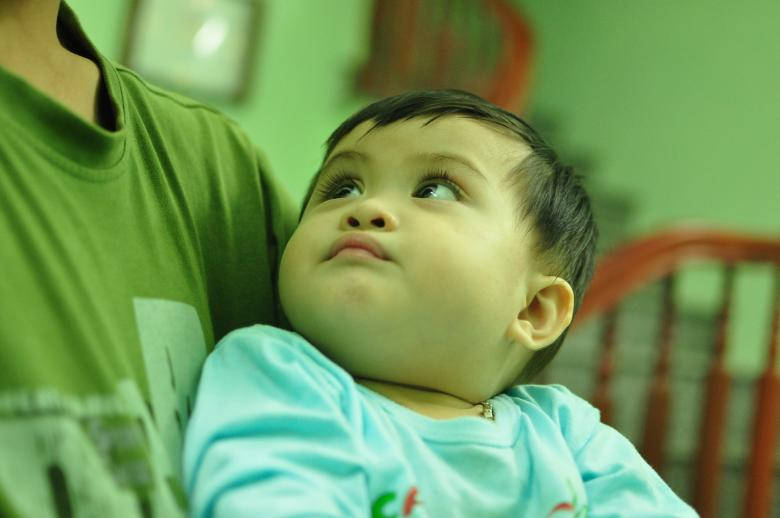 baby boy, light blue shirt, green shirt, SD Desktop Wallpaper