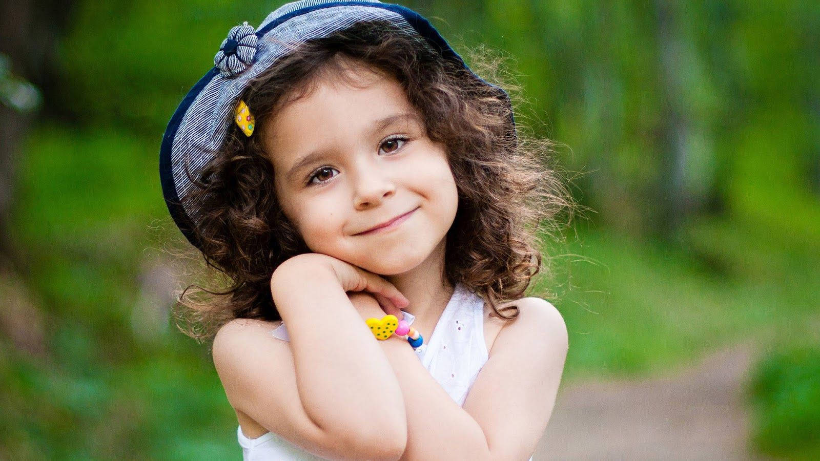 Gray Hat Baby Girl, curly hair, patterned hat, HD Desktop Wallpaper
