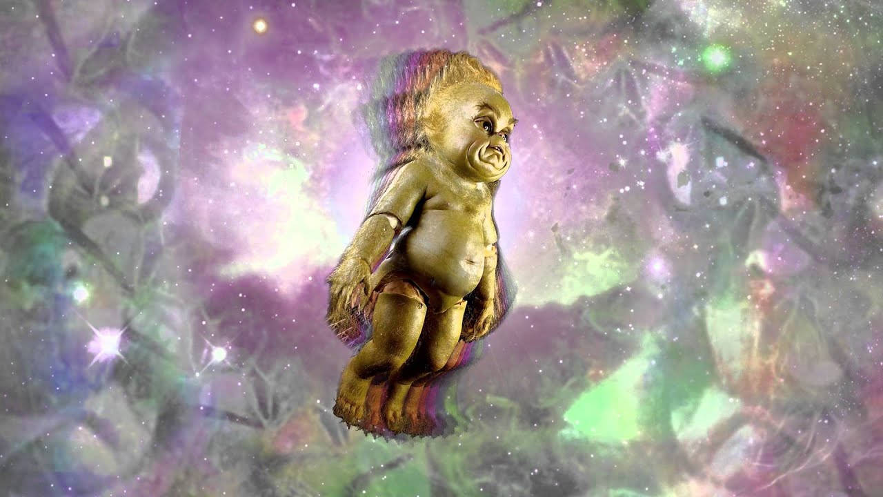Baby Grinch, golden baby doll, cosmic nebulae, HD Desktop Wallpaper