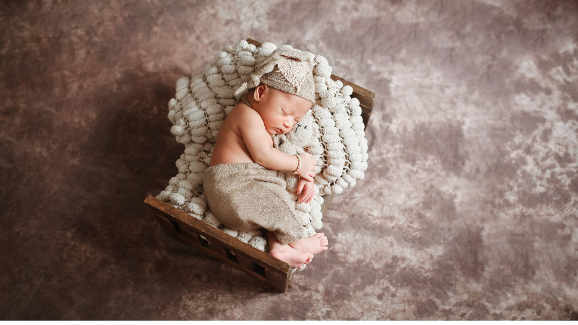 newborn baby, wooden crate, soft textured knit fabric, Full HD Desktop Wallpaper