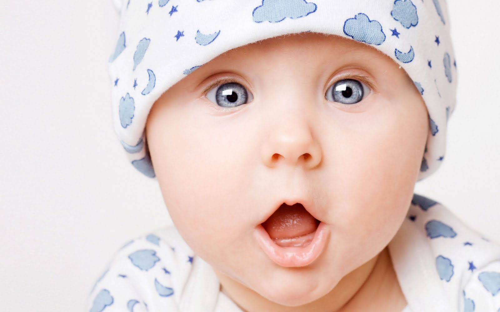 blue eyes, open mouth, blue cloud-patterned hat, HD Desktop Wallpaper