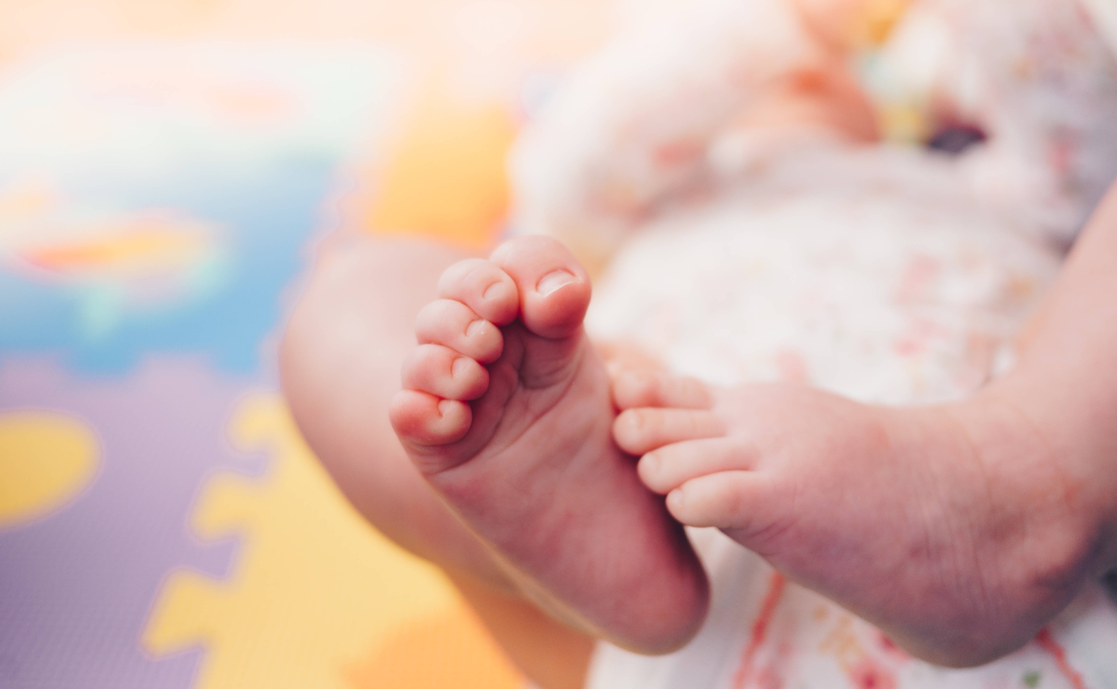 baby, tiny feet, colorful puzzle mat, 4K Desktop Wallpaper