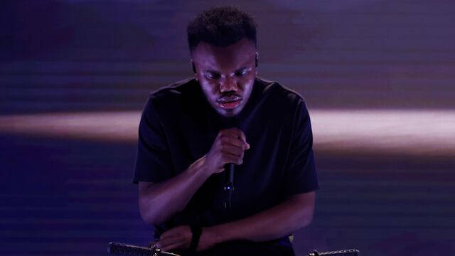 Baby Keem, black shirt, microphone, SD Desktop Wallpaper