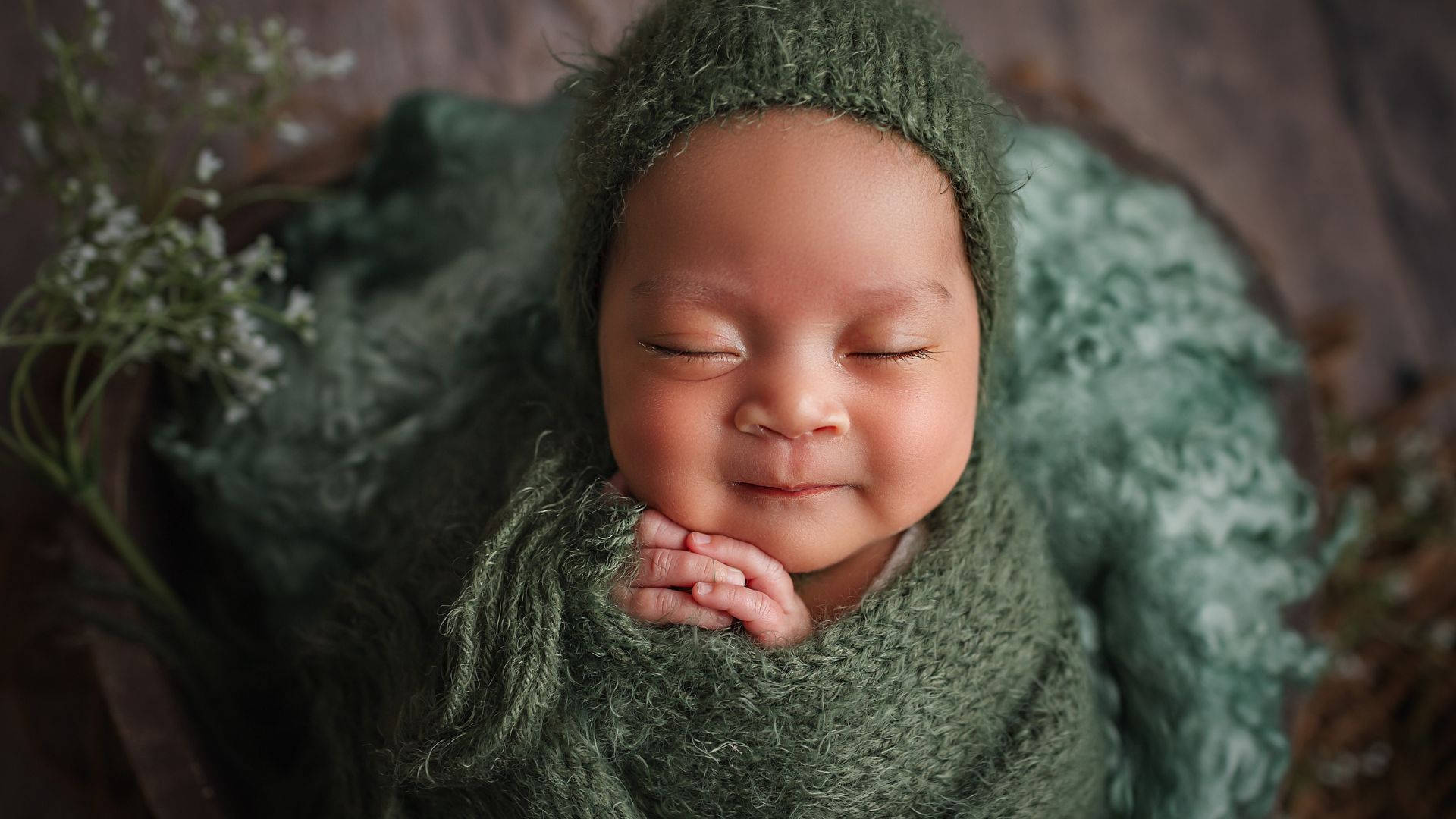 green crochet clothes, newborn baby, soft green knit blanket, Full HD Desktop Wallpaper