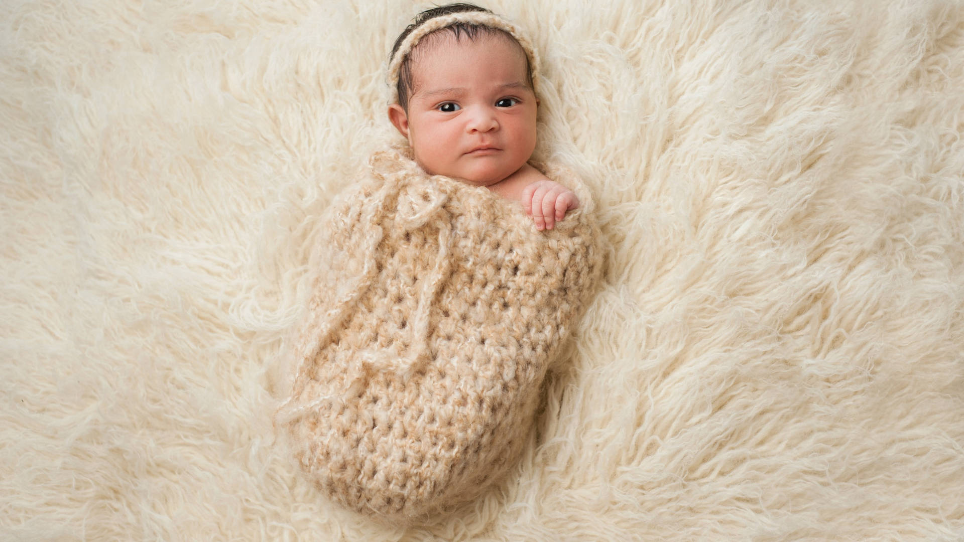 newborn baby, faux fur, beige crocheted blanket, Full HD Desktop Wallpaper
