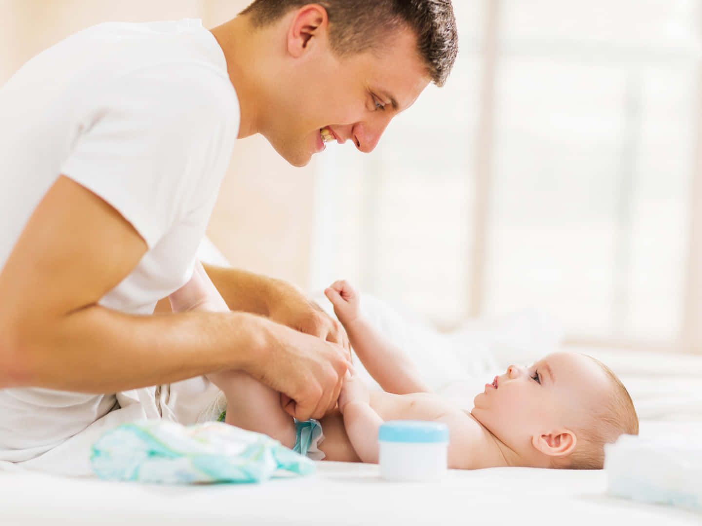 baby powder, 1440 x 1080, smiling father, HD Desktop Wallpaper