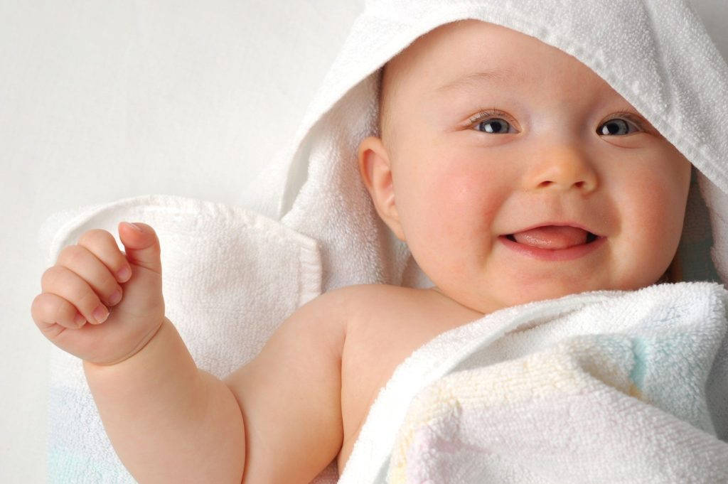 baby boy, white towel, smiles brightly, SD Desktop Wallpaper
