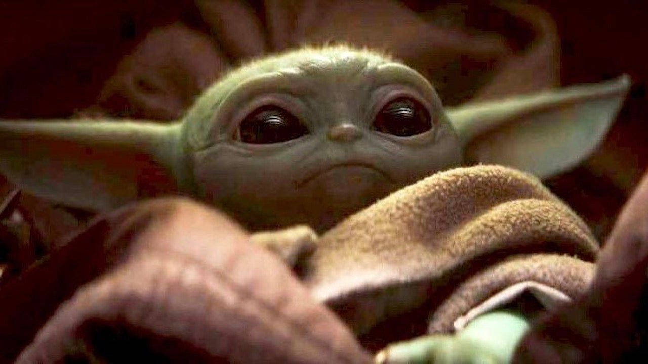 Baby Yoda, green-skinned, large dark eyes, HD Desktop Wallpaper