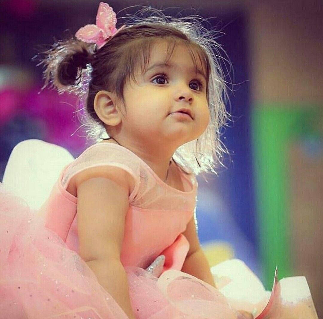 sparkly pink tutu dress, matching bow, young girl, SD Desktop Wallpaper
