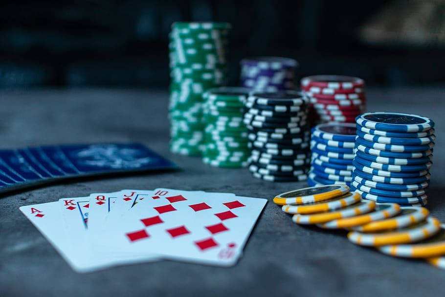 Baccarat, Ace King Queen Jack Ten diamonds, colorful poker chips, SD Desktop Wallpaper