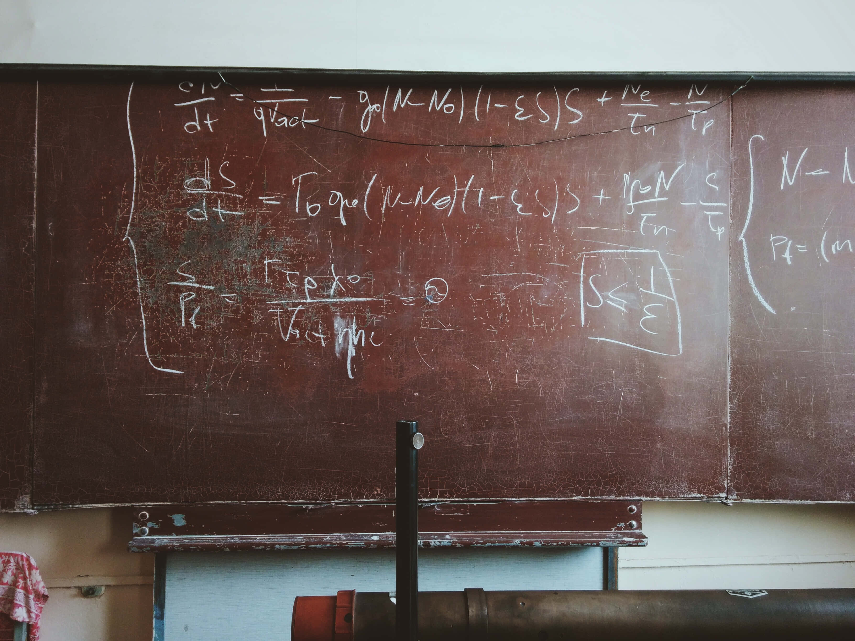 chalkboard, mathematical equations, diagrams, 2K Desktop Wallpaper