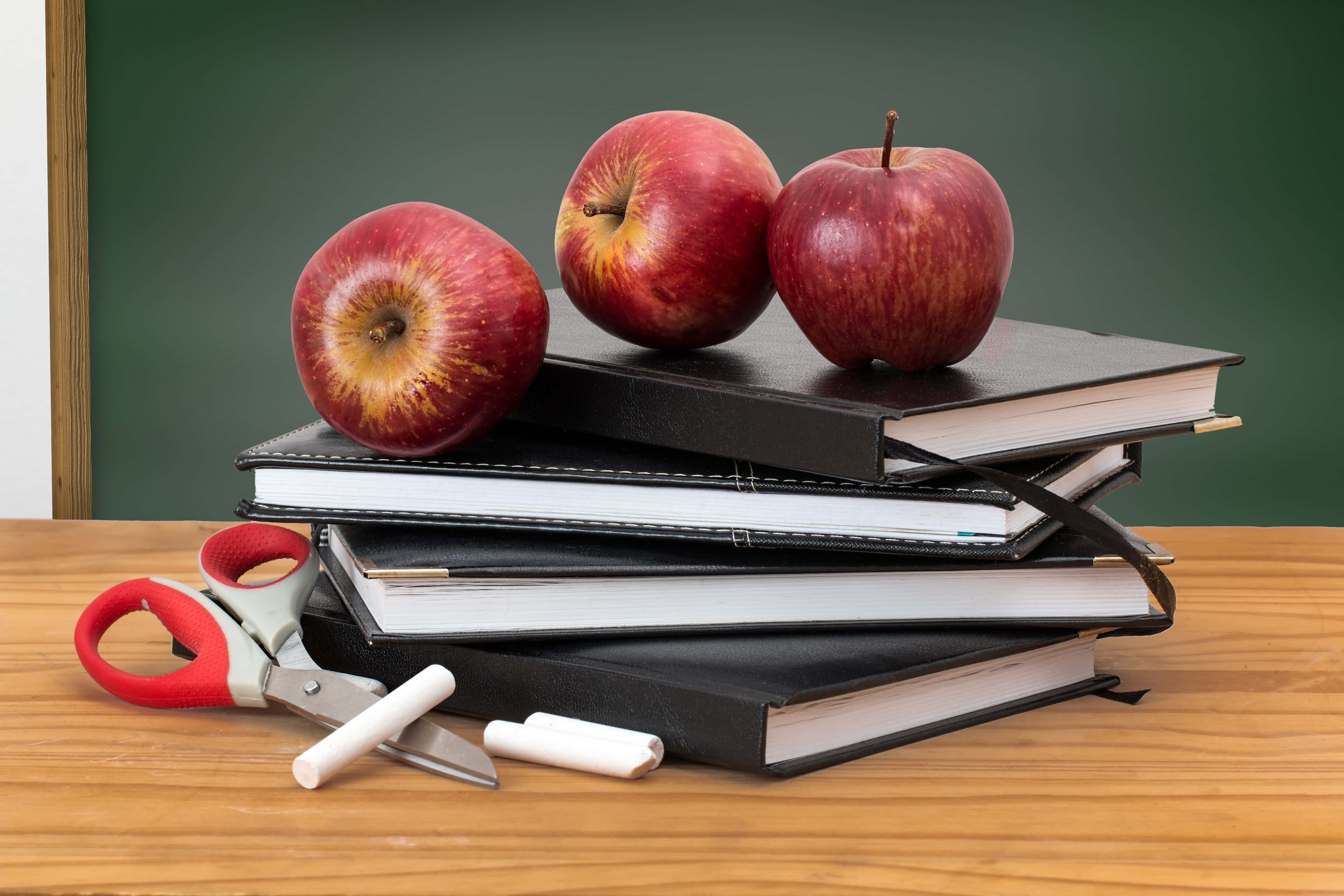 red apples, black notebooks, wooden desk, 5K Desktop Wallpaper