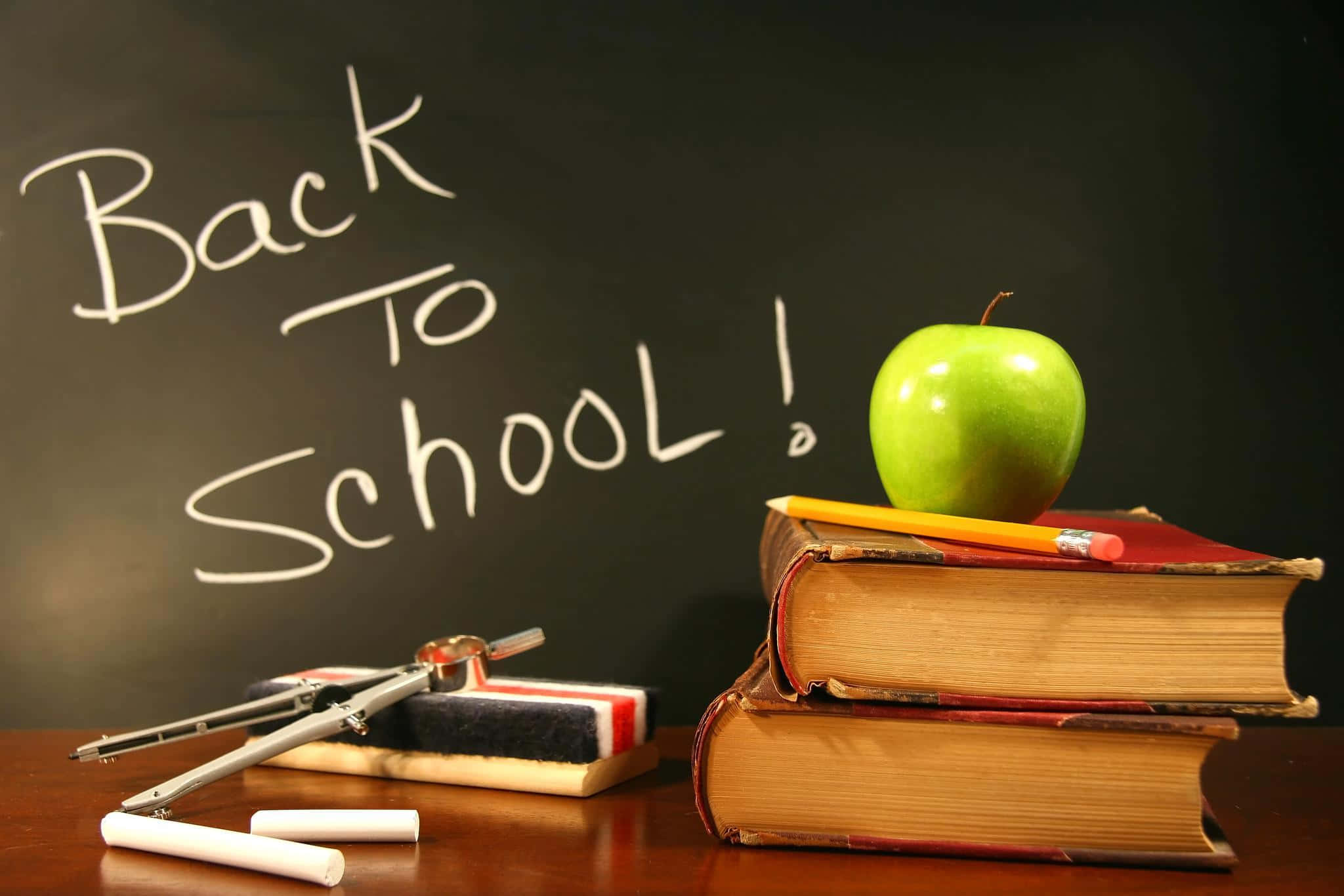 Back To School!, green apple, stacked books, Full HD Desktop Wallpaper
