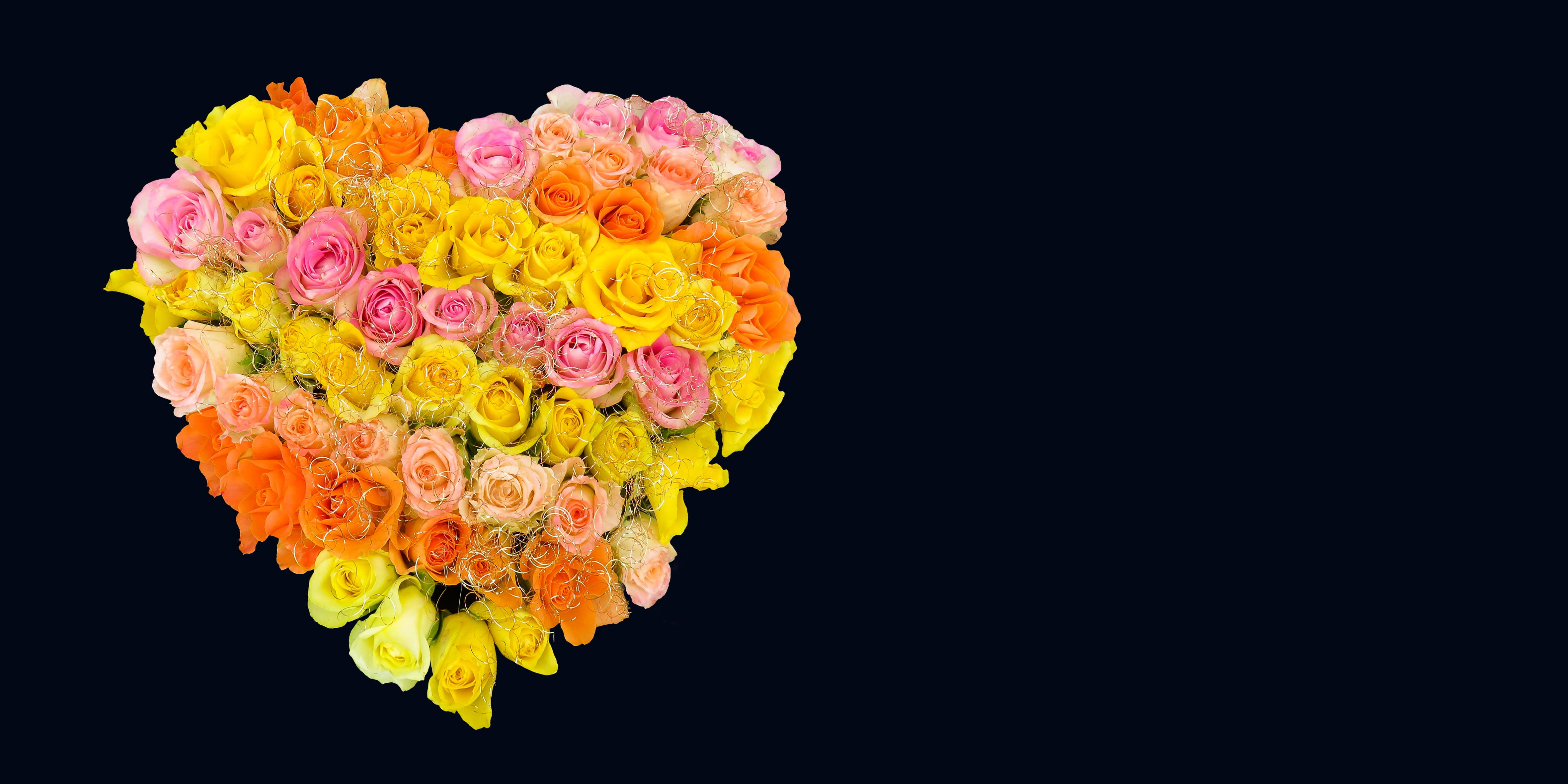 heart-shaped bouquet, pink roses, yellow roses, 4K Desktop Wallpaper