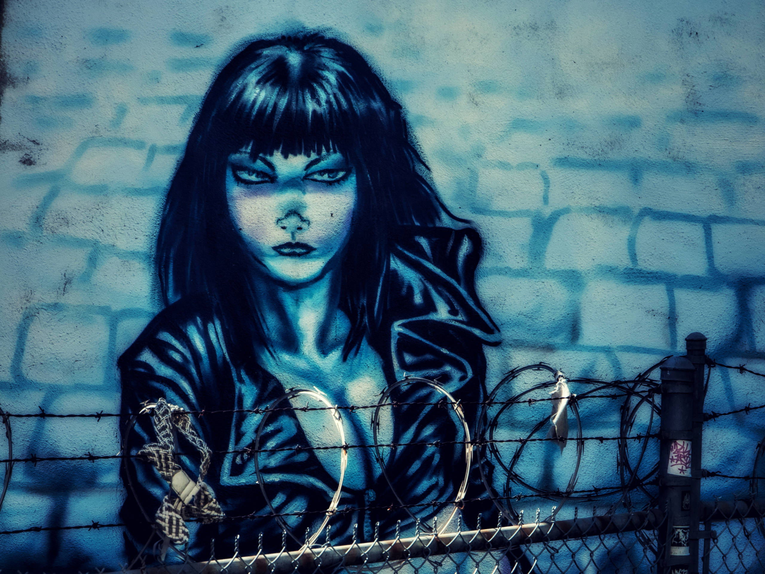 Bad Girl, street painting, blue-toned, 2K Desktop Wallpaper