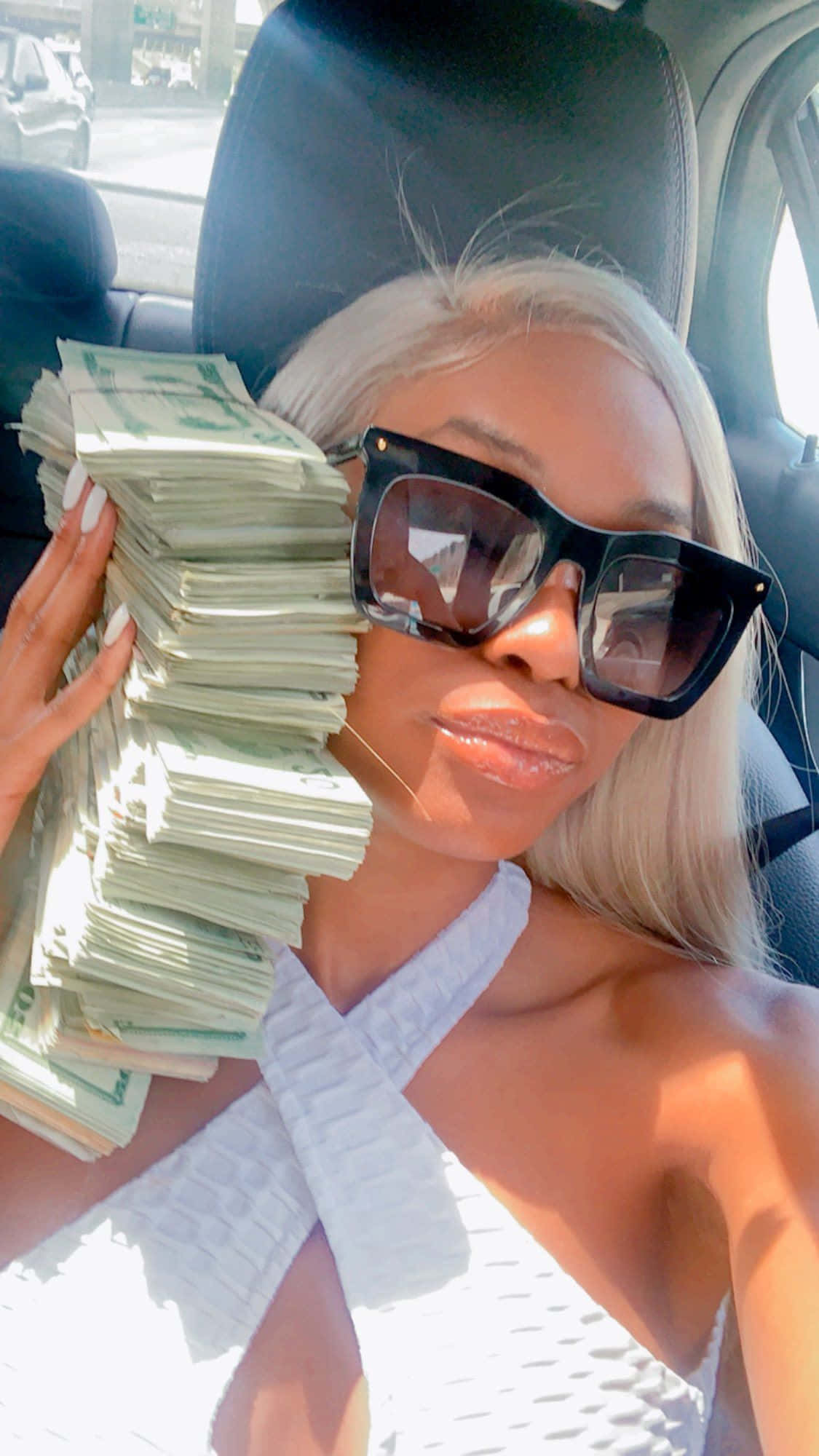 baddie with money aesthetic, black sunglasses, large stack of cash, Full HD Phone Wallpaper