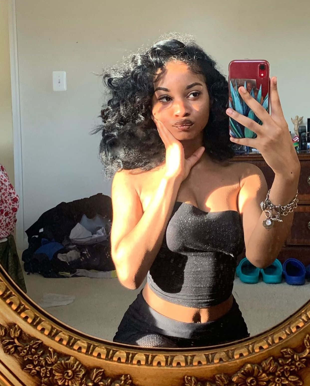 black baddie, mirror selfie, glittery black crop top, HD Phone Wallpaper