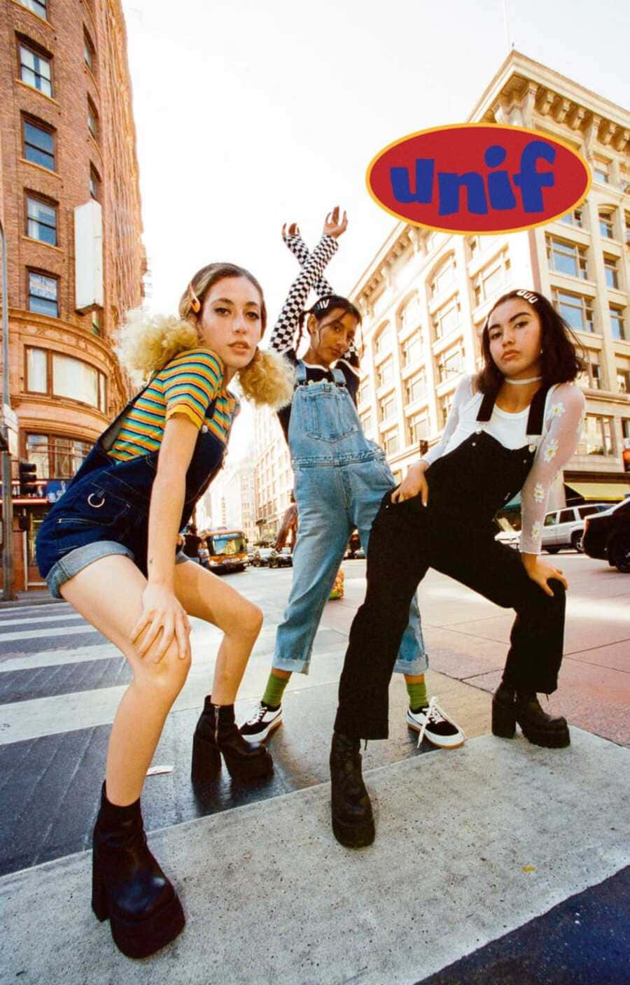 90's Baddie Vintage Vibes, city street, bright daylight, HD Phone Wallpaper