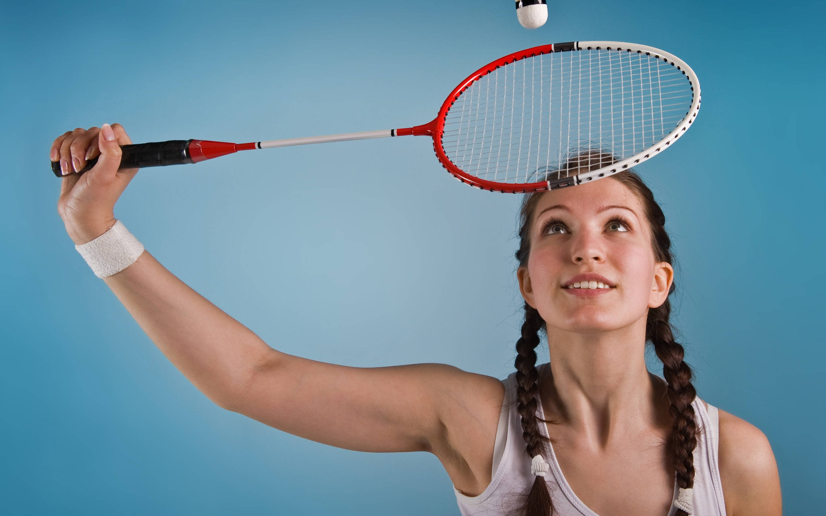 badminton player, red and white badminton racket, shuttlecock, 2K Desktop Wallpaper