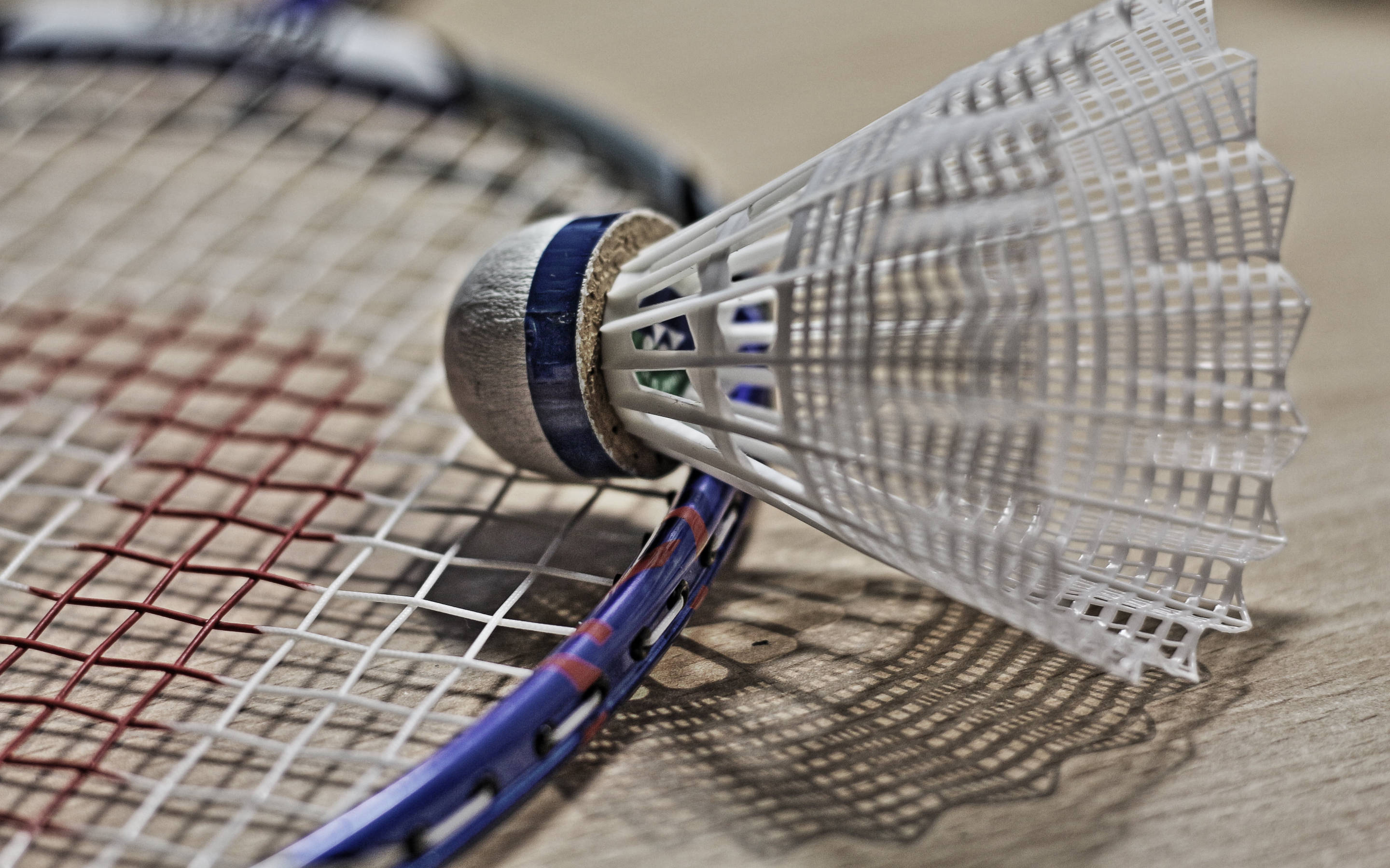 badminton plastic shuttlecock, red and white strings, wooden floor, 2K Desktop Wallpaper