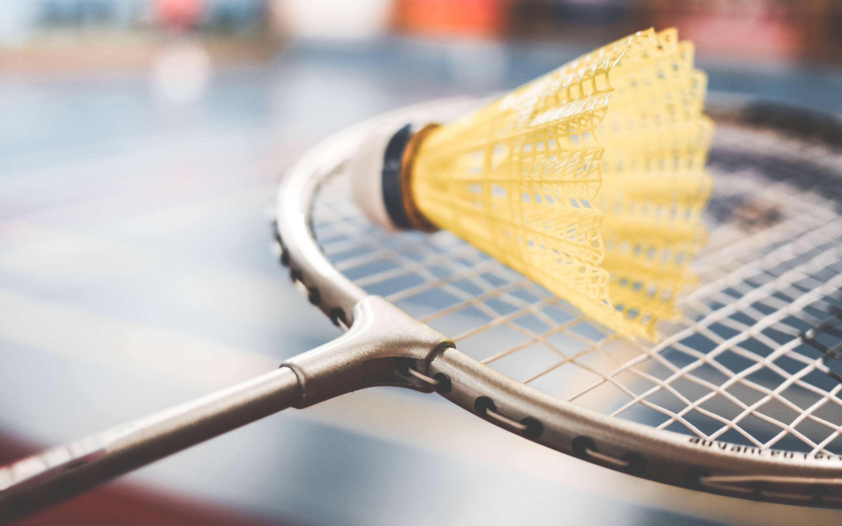 badminton, old plastic shuttlecock, yellow shuttlecock, 2K Desktop Wallpaper