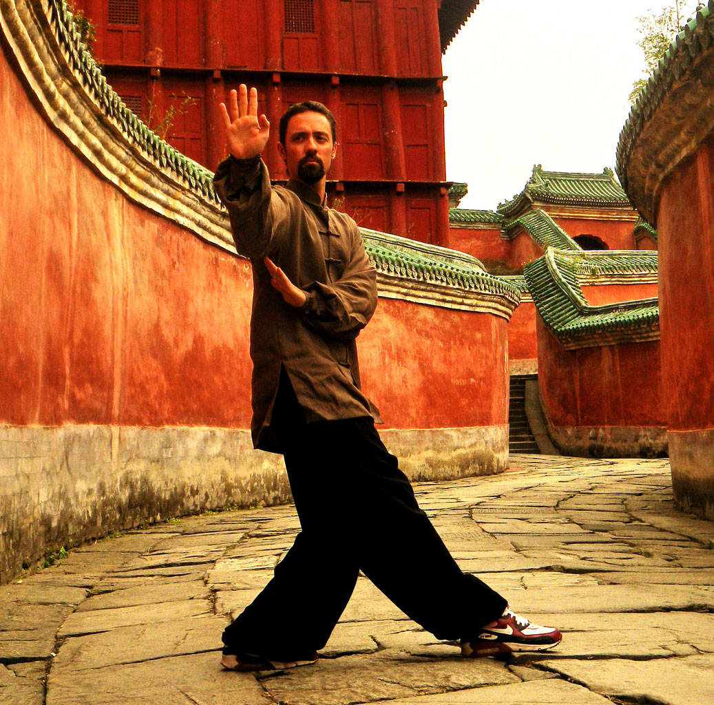 Bagua, martial arts, traditional red and green tiled Chinese temple architecture, SD Desktop Wallpaper