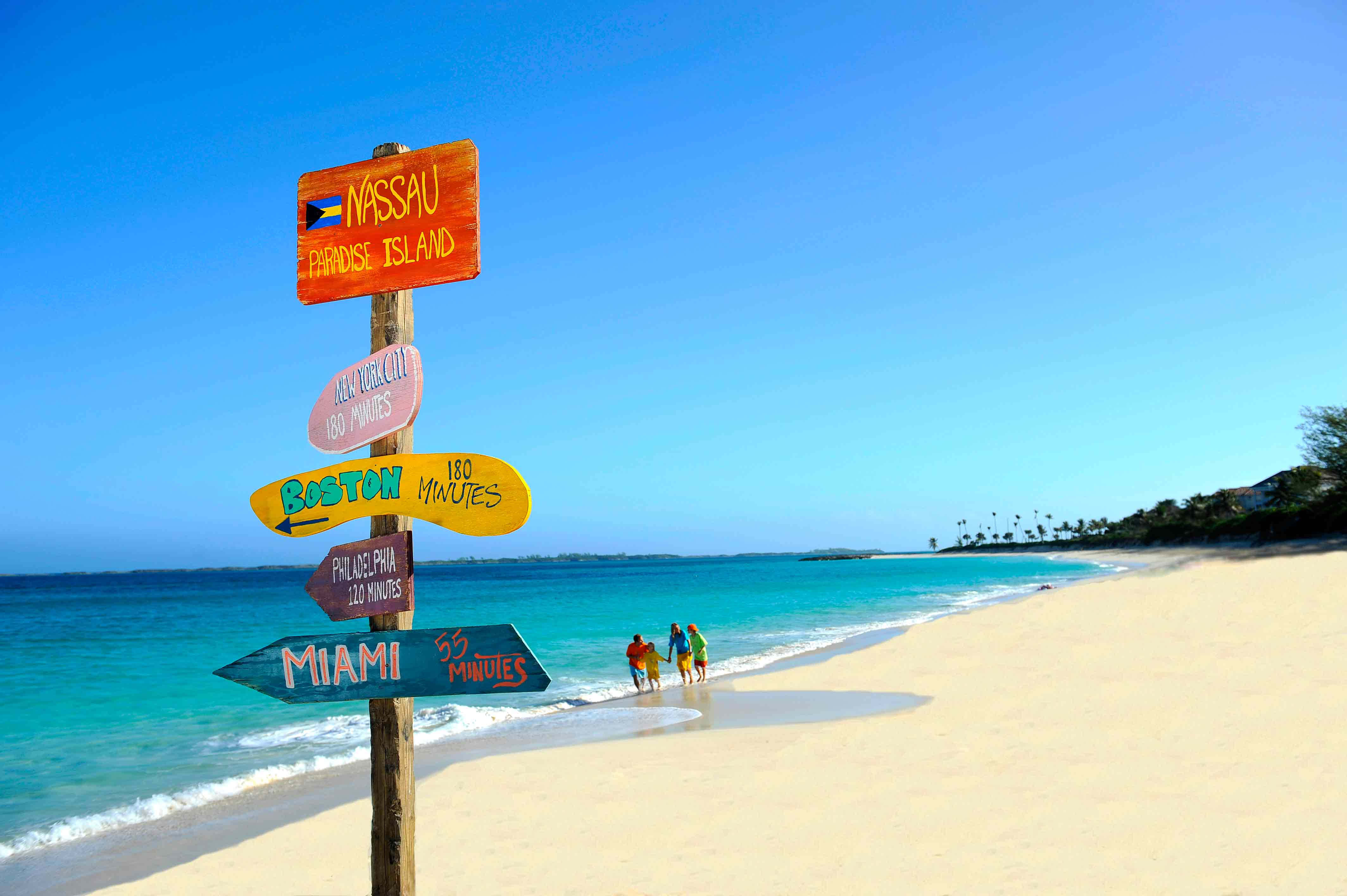 Bahamas Beach, wooden signpost, sunny beach, 4K Desktop Wallpaper