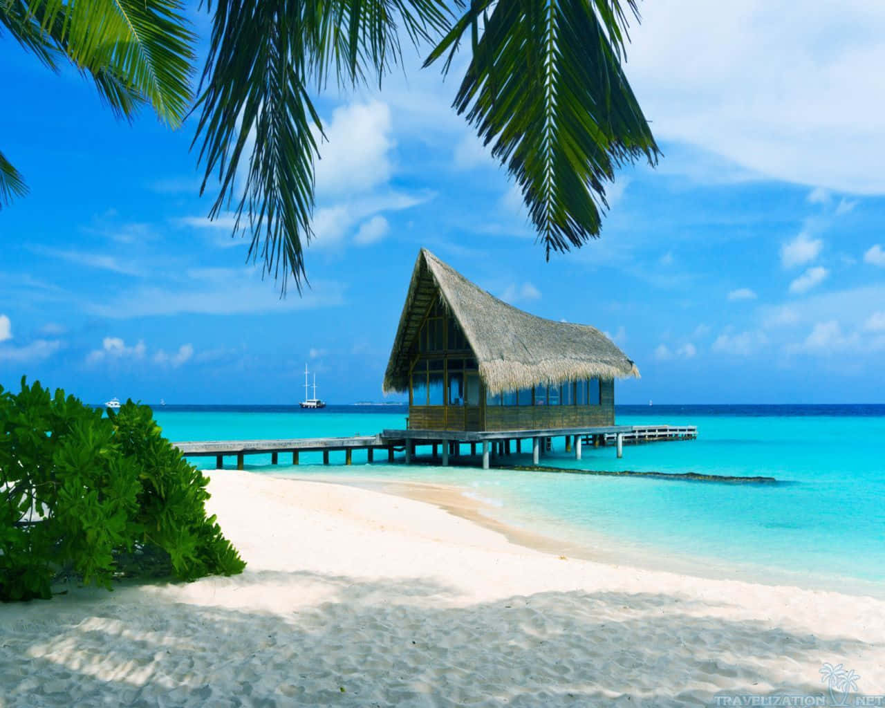 Bahamas Beach, thatched-roof overwater bungalow, wooden pier, HD Desktop Wallpaper