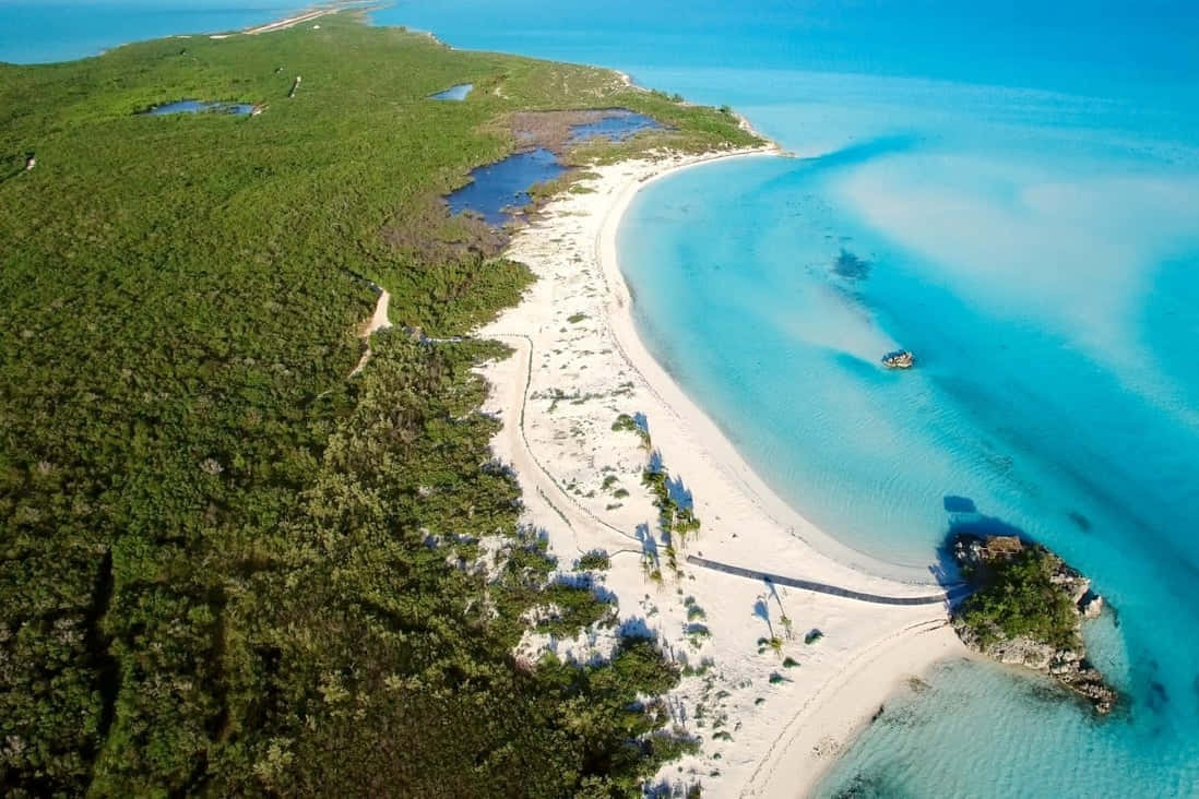 Bahamas Island, crystal-clear waters, pristine white sands, SD Desktop Wallpaper