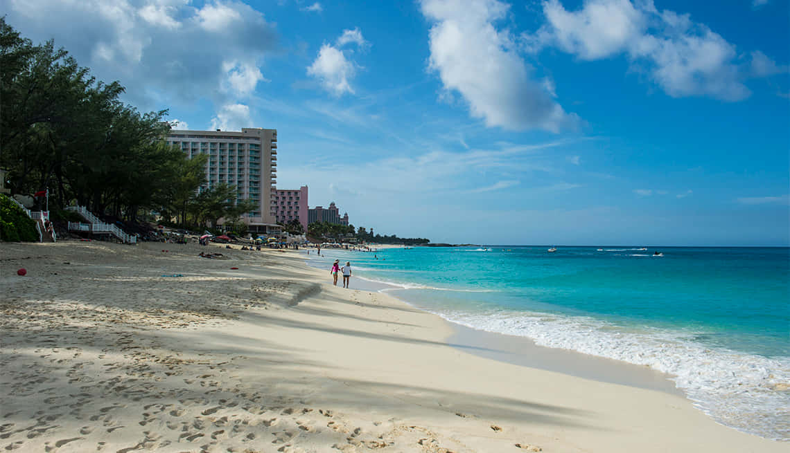 Bahamas Island, turquoise waters, bright sunny beach, SD Desktop Wallpaper