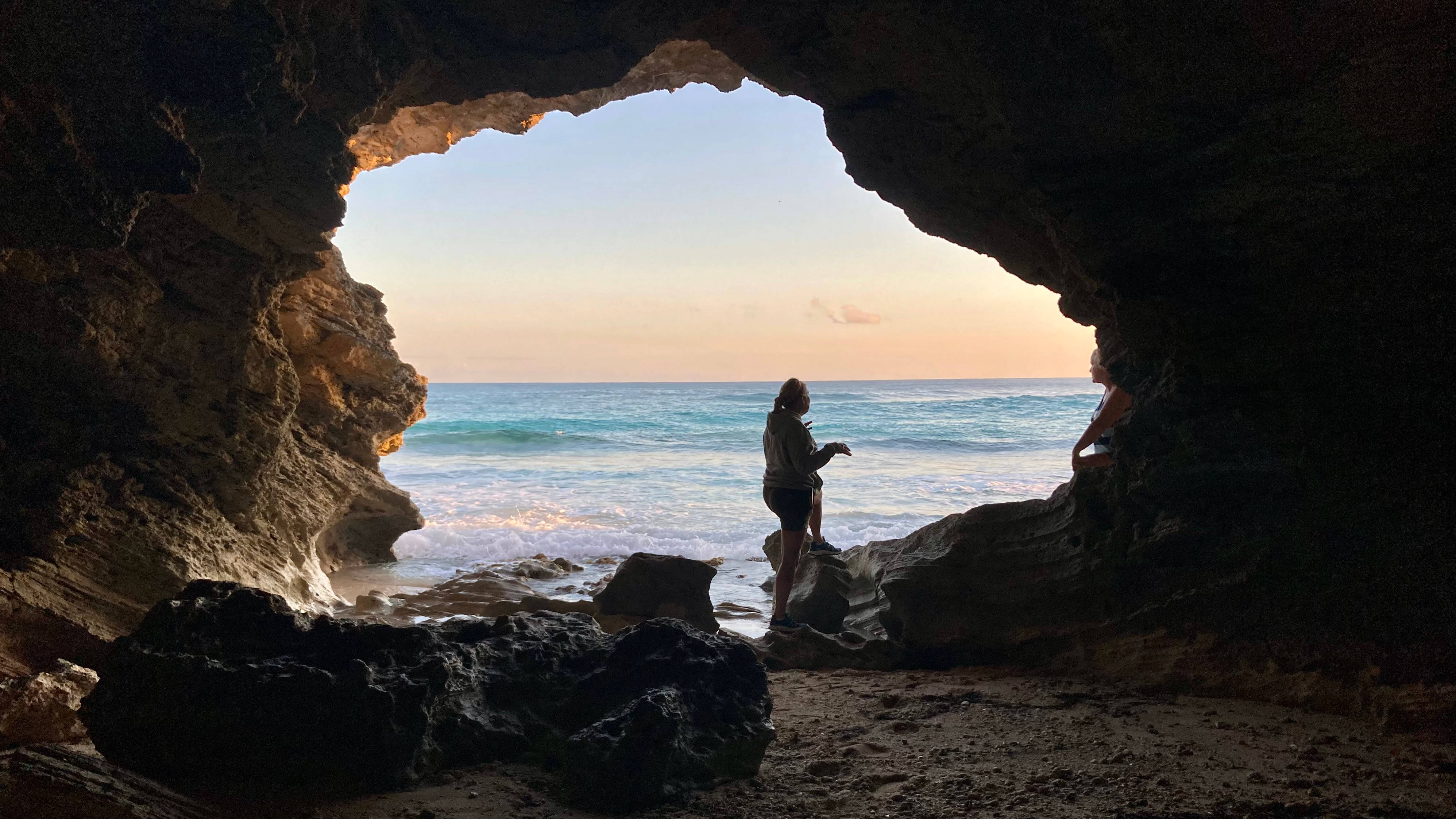 Bahamas Man, cave, rocky cave entrance, 4K Desktop Wallpaper