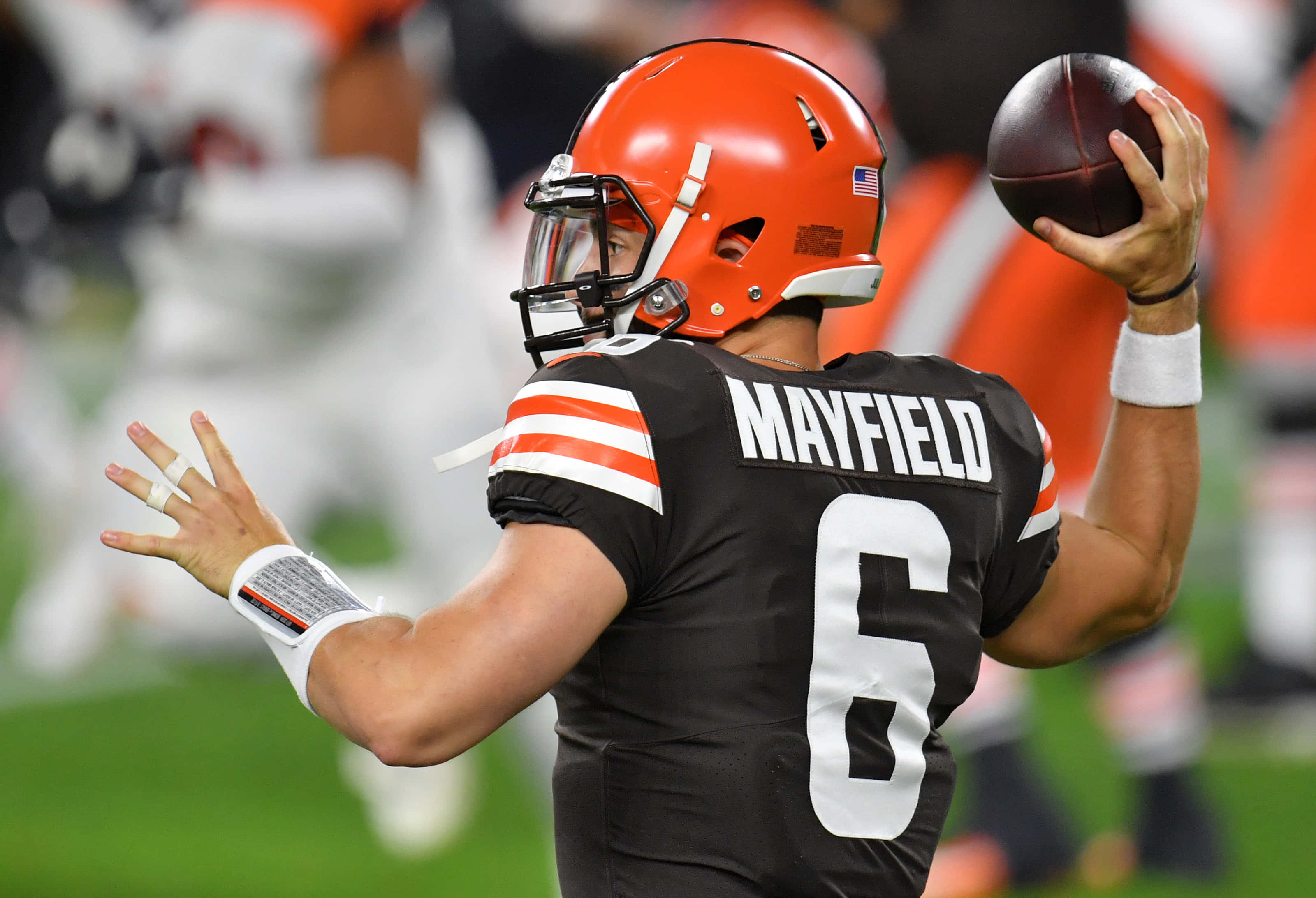 Baker Mayfield, orange helmet, black jersey number 6, 2K Desktop Wallpaper