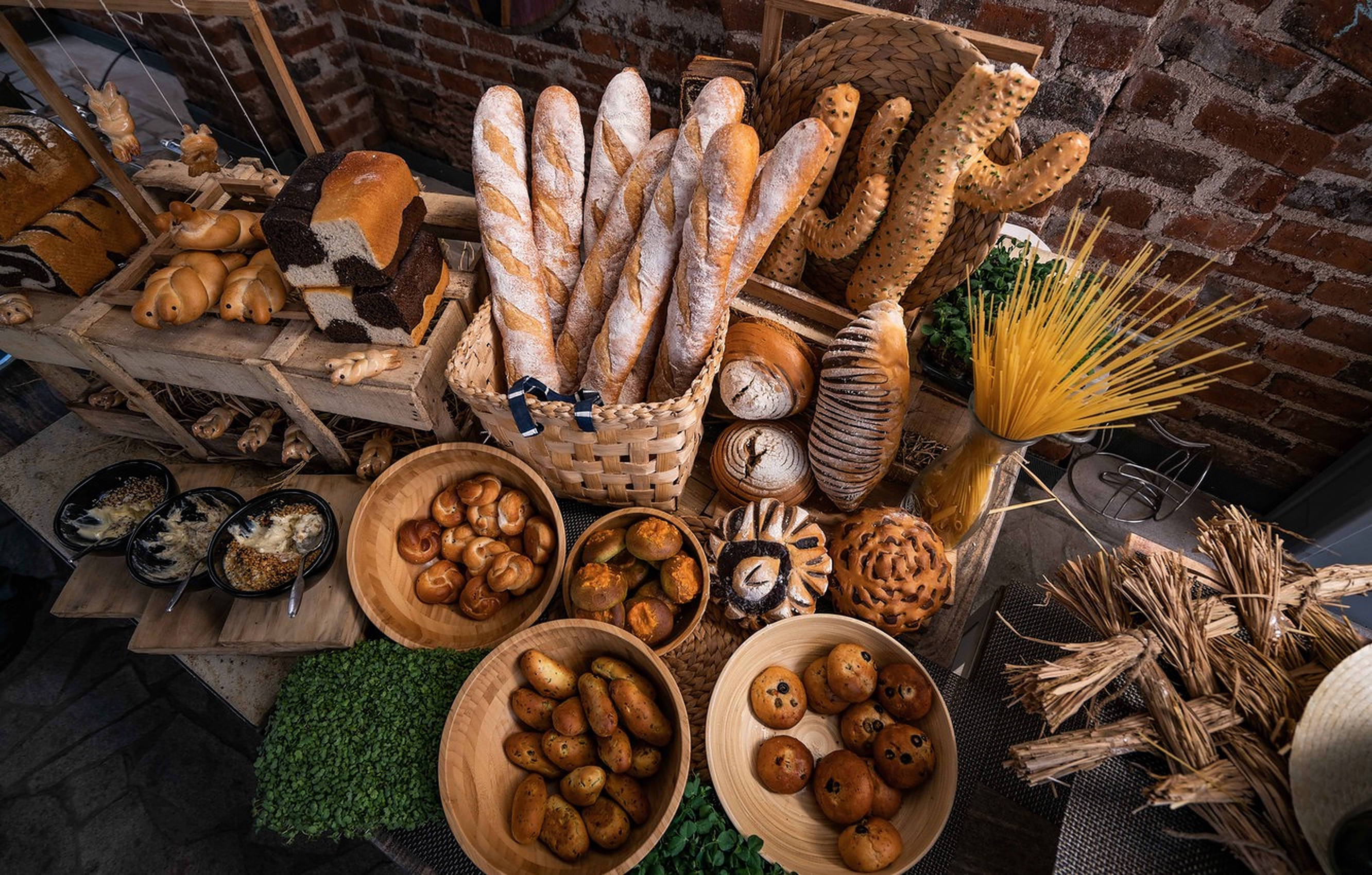 bakery, wooden bowls, golden pastries, 2K Desktop Wallpaper