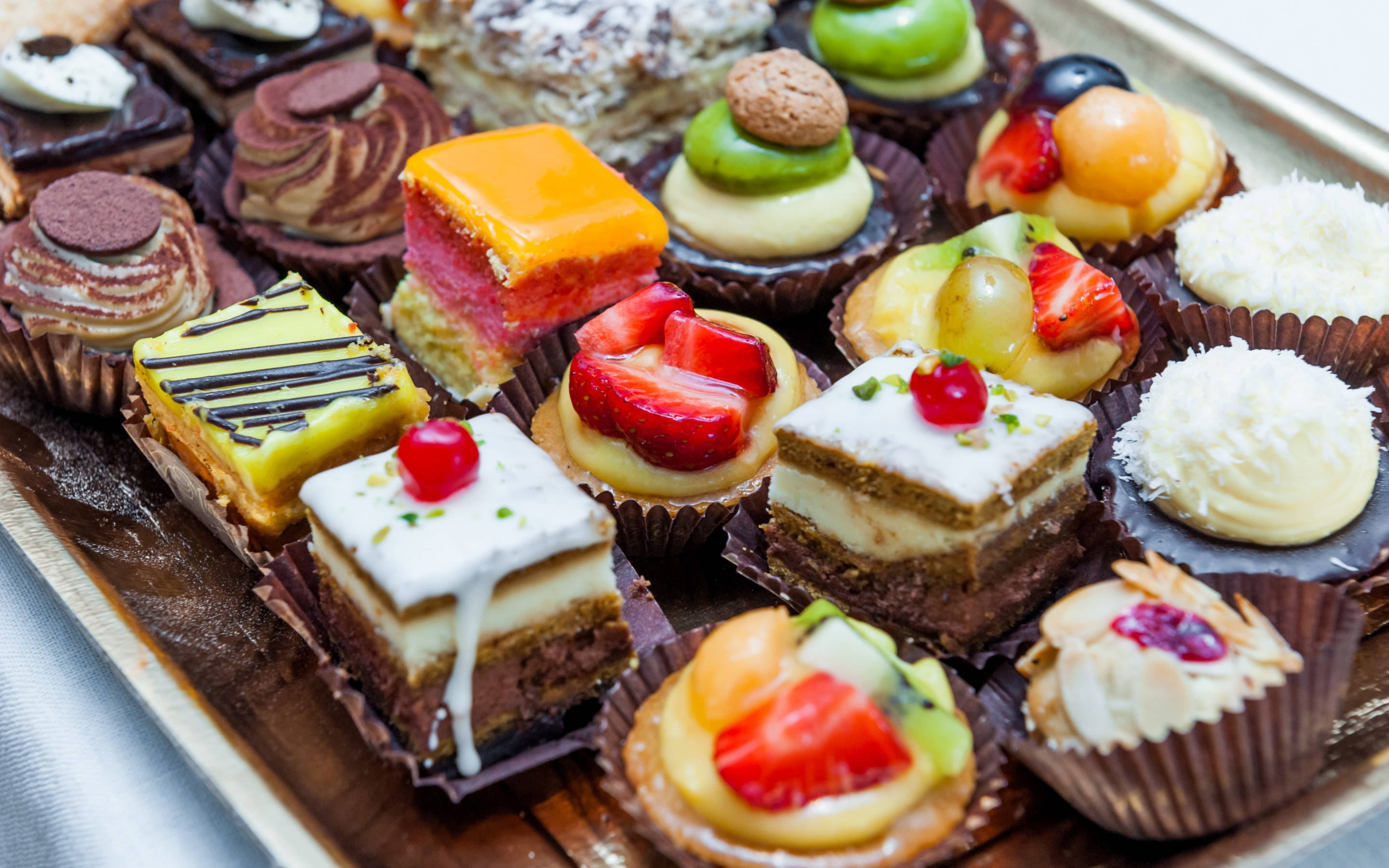 Bakery, gourmet pastries, desserts, 2K Desktop Wallpaper