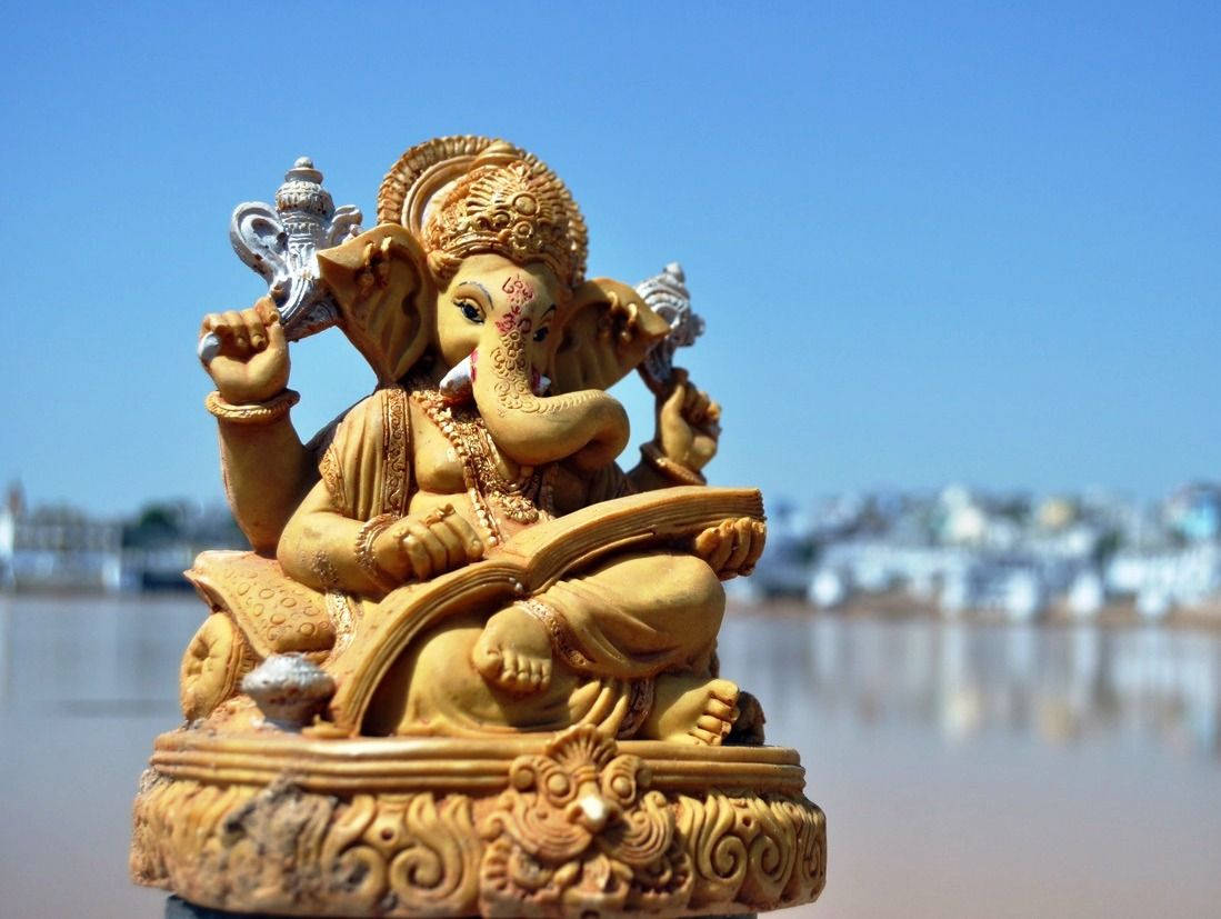 Bal Ganesh, golden Ganesha statue, ornate base, SD Desktop Wallpaper