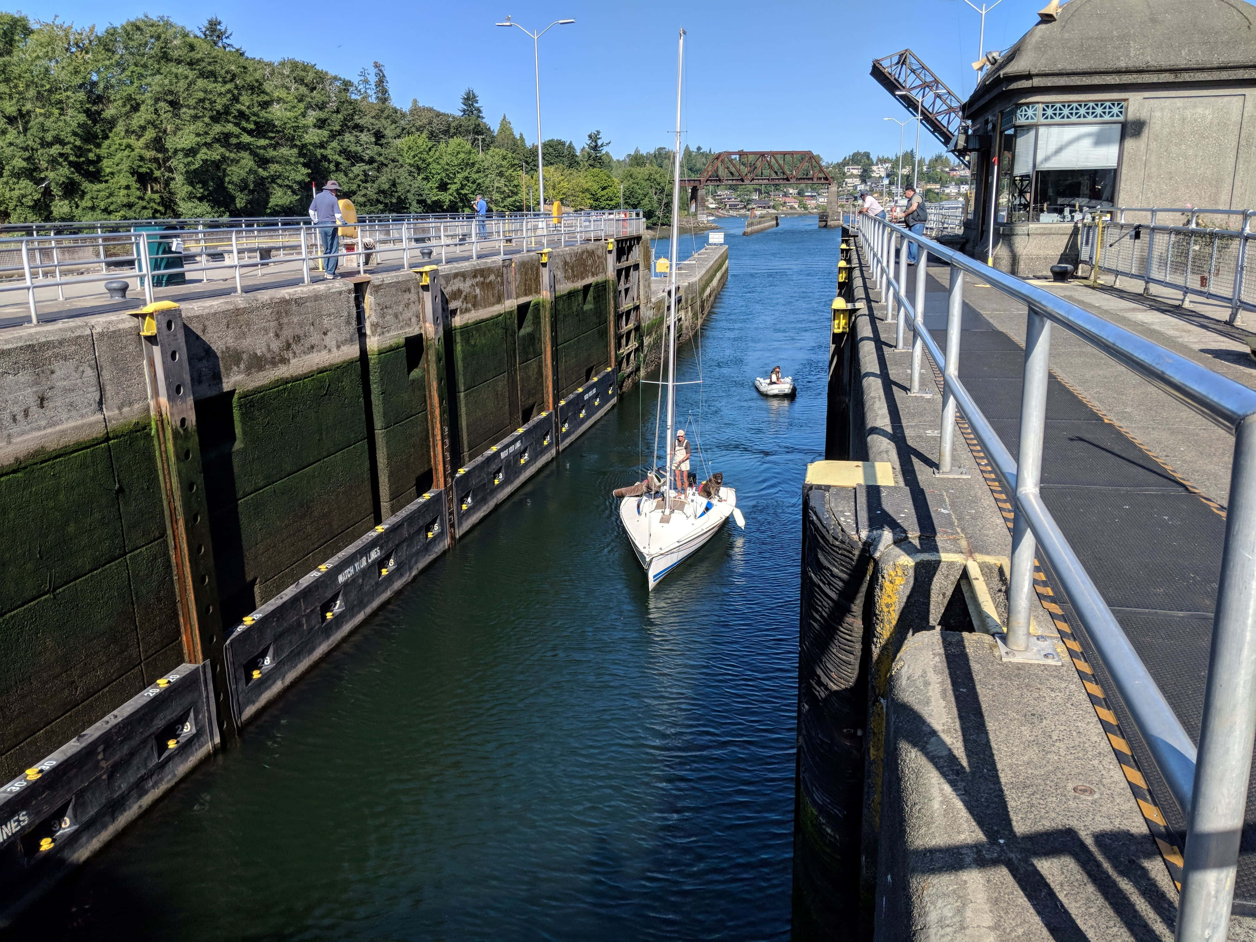 Ballard Locks, sunny day, white sailboat, 4K Desktop Wallpaper